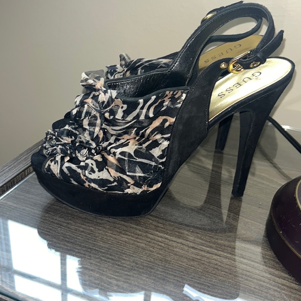 Guess High heal shoe ladies size 8.5 8 1/2